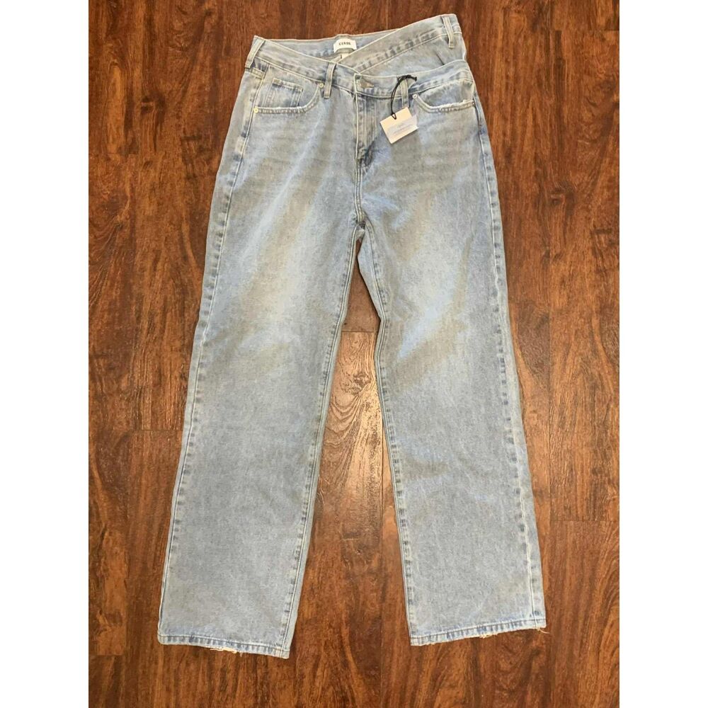 Ceros Light Wash Straight Leg NWT Cross Closure jeans, size 30